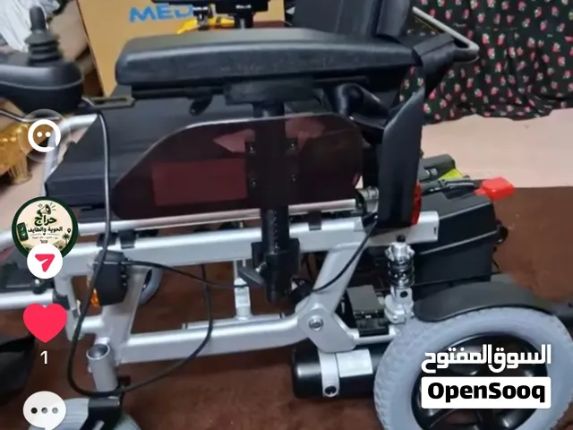 كرسي متحرك بكرتونه