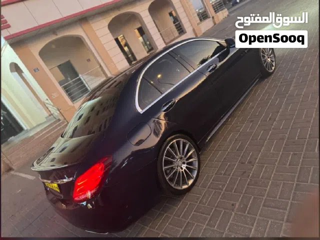 مرسيدس c300 بلون خارجي وداخلي مميز