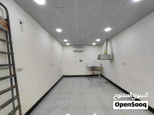 محل كبير على الشارع العام التنومة الصالحية