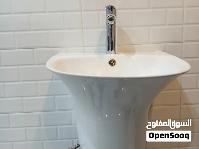 bathroom sink(المغسلة )