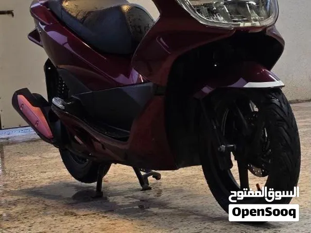 Pcx   للبيع موديل2018 اللون ماروني