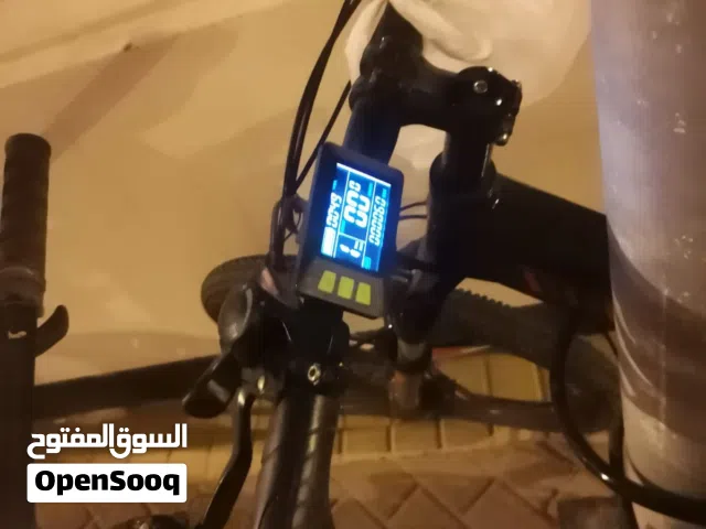 للبيع دراجه 1 وسكوتر في نفس الوكت