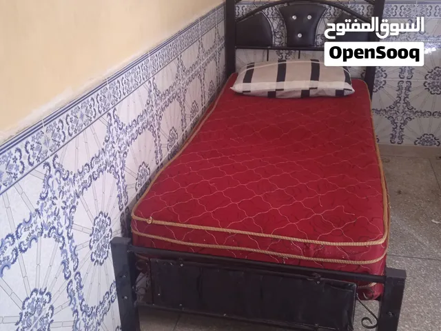 سرير فردي مع ماتلا