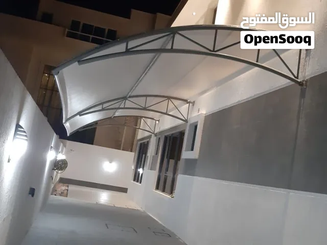 مظلة موقف سيارات ناتئة