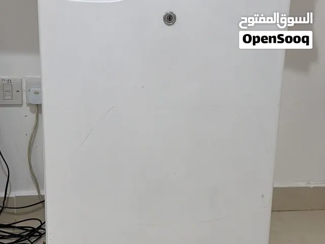 ثلاجة صغيرة