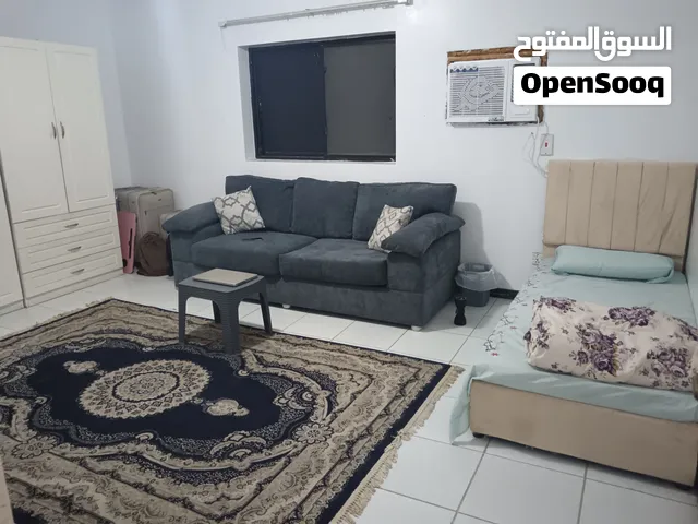 كنبة وسجادة مستعملة للبيع حي الروضة