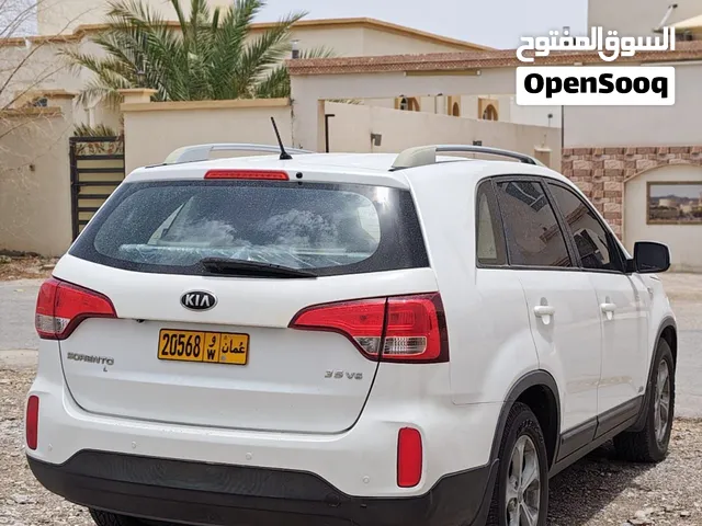 Used Kia Sorento in Al Dakhiliya