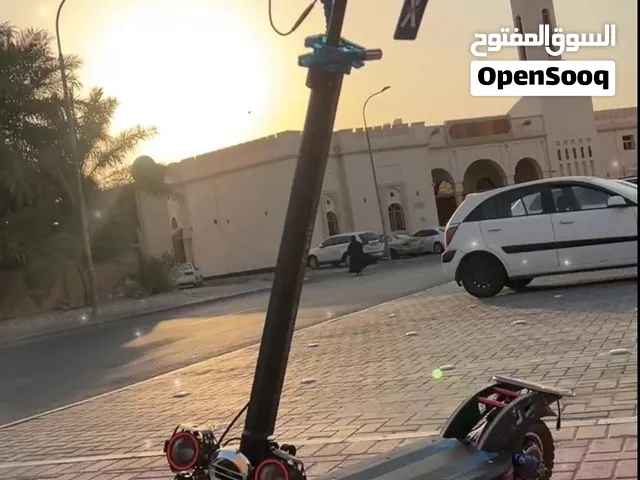 سكوتر وحش للبيع في قمة النظاف قابل