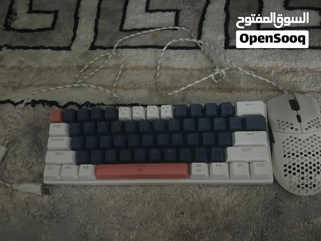 كيبورد ماستخدمته الى مرتين وموجود عندي للبيع الماركه ماعرف نوعها والله بس انا خذيتها من زمان