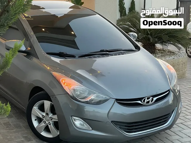 هيونداي لنترا استيراد كندي موديل 2013 محرك 18 العادي فل في موديلها ماشية 187 بي الكيلوووو