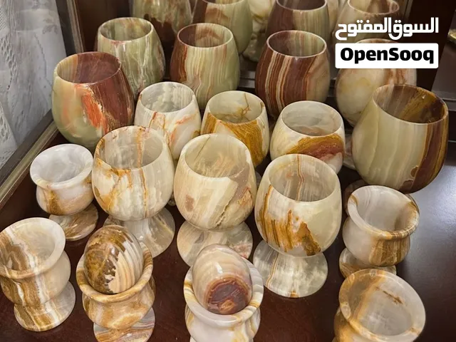 تشكيلة كاسات وأكواب فخمة من حجر الأونيكس الطبيعي (المرمر) 3 أحجام
