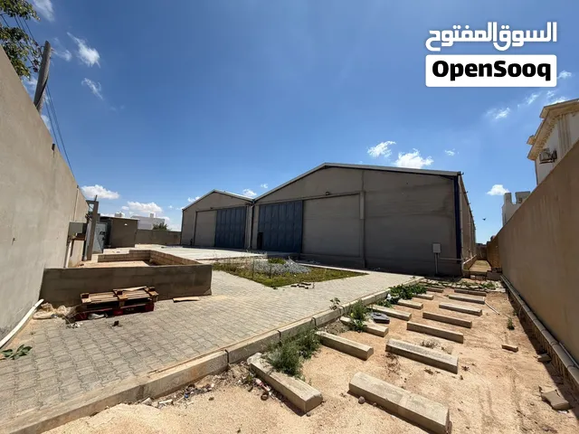 هنقر للإيجار مساحة 2000 متر الهواري شارع الوادي