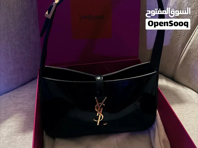 Saint Laurent Le 5 À 7 Hobo Shoulder Bag  Black Patent Leather  657228 B870W 1000
