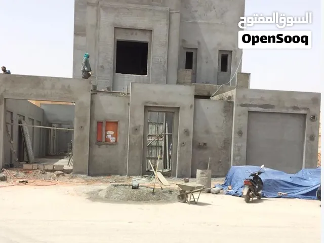 مقاول عام فلل ملاحق مجالس يوجد لدينه مجموعه خاصه في ترميم {{