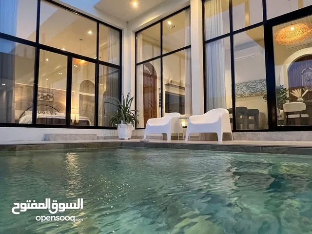 بوهيمي شالية، شالية فاخر جديد في العامرات، أسعار تنافسية،سعر خاص الأزواج