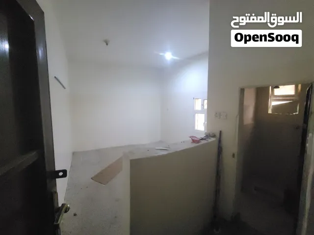 غرف عزابي مع حمام داخلي مستقل. في قلب السبعين