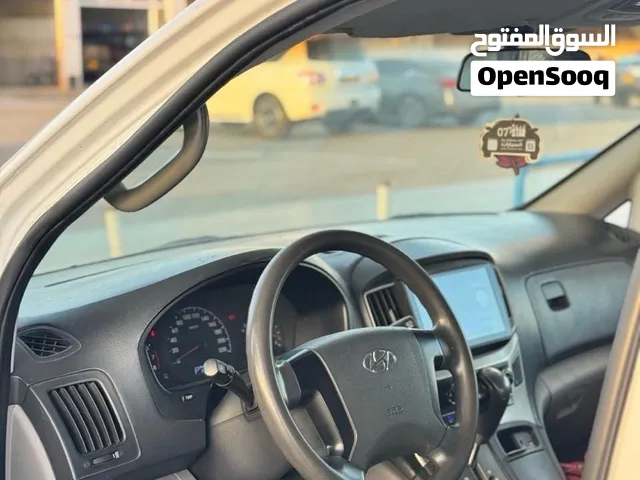 هيونداي شاحنة مقفلة (باص)