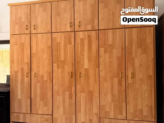 خزانة  بحالة  ممتازة جدا  للبيع  لدواعي التحديث  بسعر نهائي  75 دينار