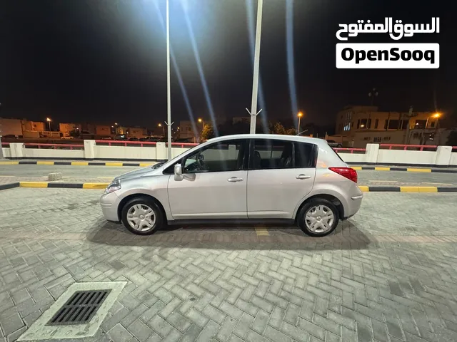 للبيع نيسان تيدا موديل 2011  حجم المكينة 1.8  تواير جداد بتري جديد