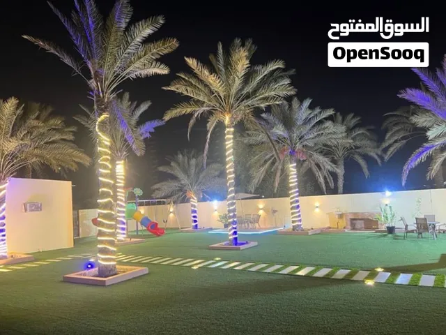 للبيع إستراحه جميله في بركاء النعمان بها 2 برك سباحه و3 مجالس وغرفة نوم مساحة الأرض 2789 متر مربع