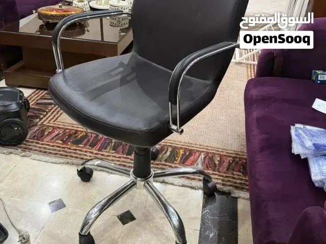 كرسي مكتب بحالة جيدة جداً