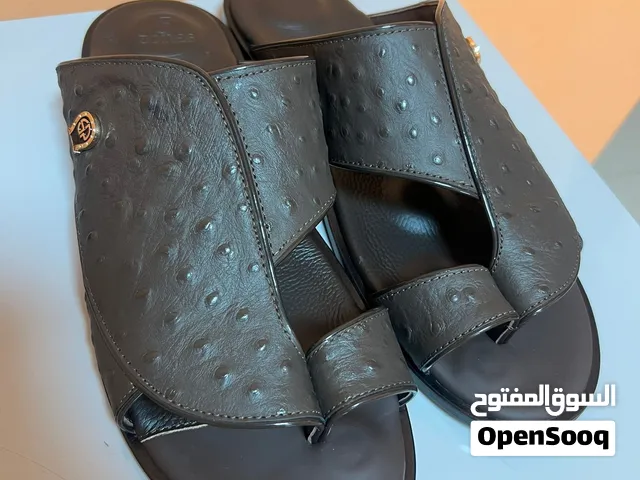 نعال جديدة من قصر الاحذية