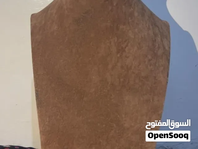 استاندات.اصنام جلديه فاخره للبيع عرطة
