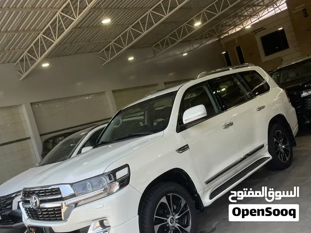 لاندكروزر GXR 2021 / السعر 42 الف دولار / محرك V8 سلندر