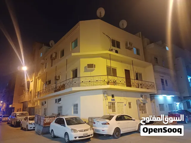للبيع بناية في موقع مميز وحيوي القضيبه شارع المعارض