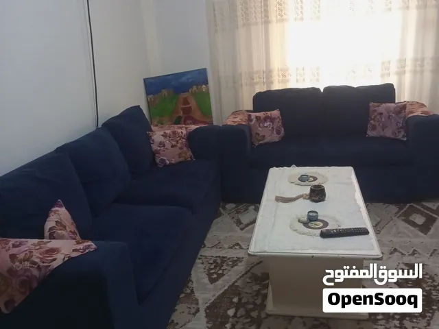 طقم كنب بحاله جيده سبع مقاعد للبيع بسعر 80 دينار ................