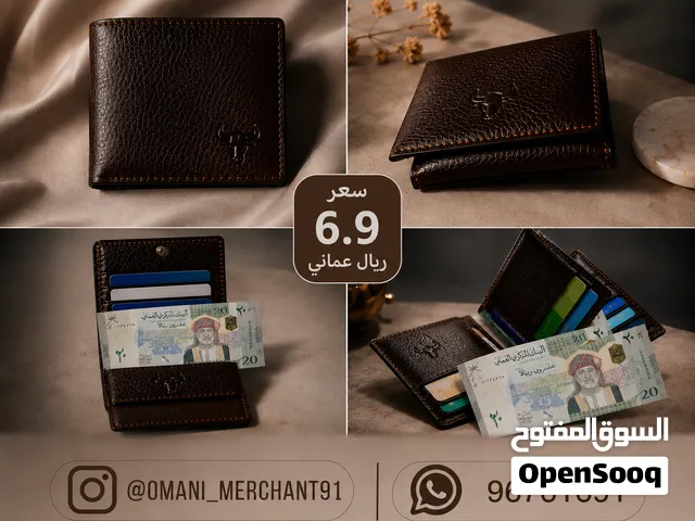 محفظة نقود أنيقة تتسع لعدد كبير من النقود والبطاقات