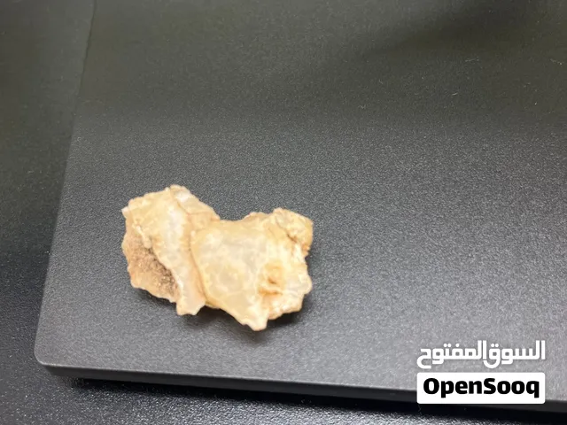 للبيع: قطعة حجر سيلينيت ليفي خام (Satin Spar) – تحفة طبيعية لعشاق الكريستال والأحجار