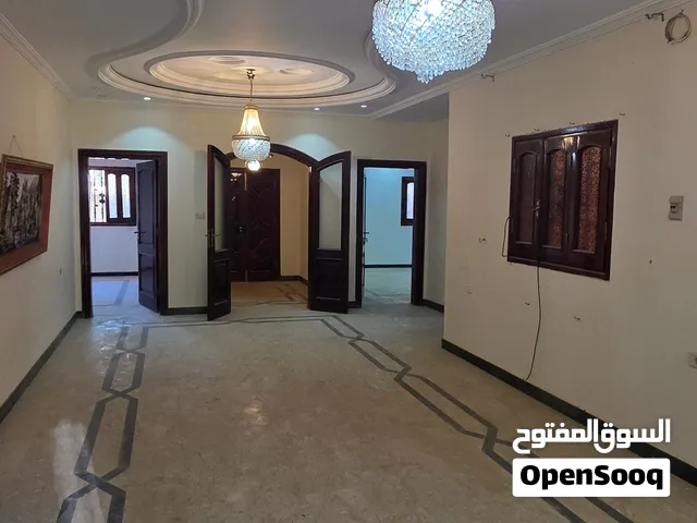 فيلا فخمة للإيجار الشهري - زناتة قرب سيمافرو زناتة موقع ممتاز جدآ تصلح شركة أو مدرسة أو روضة