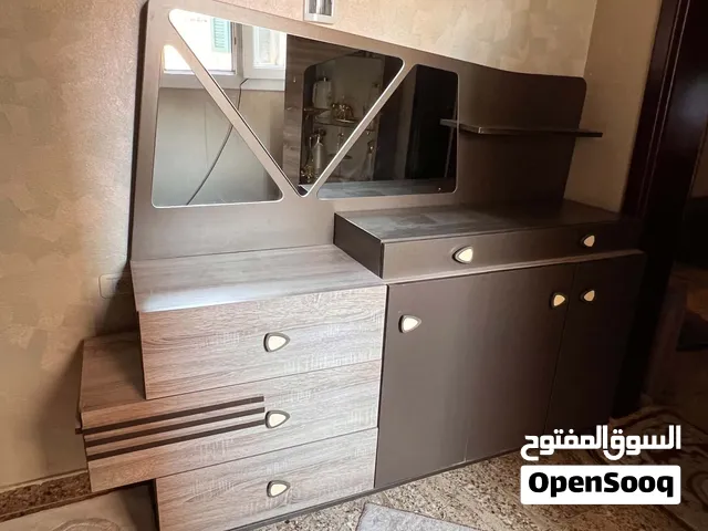 خشب من النوع الممتاز موديل حديت حجم ممتازه والبيع مستعجل  السعر2200  بيع مستعجل مستعجل