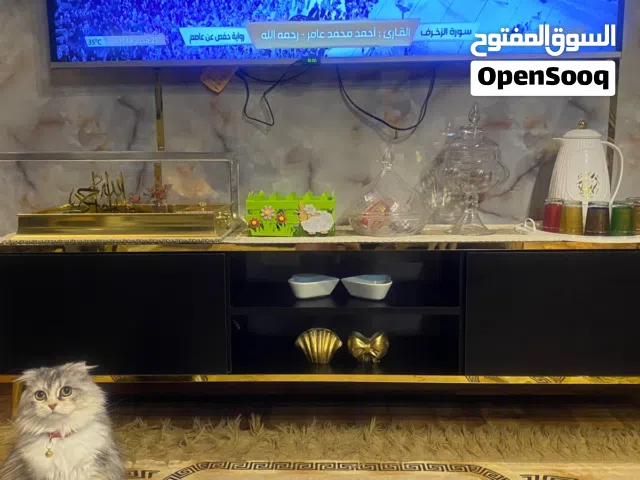 طاولات مستعمله للبيع