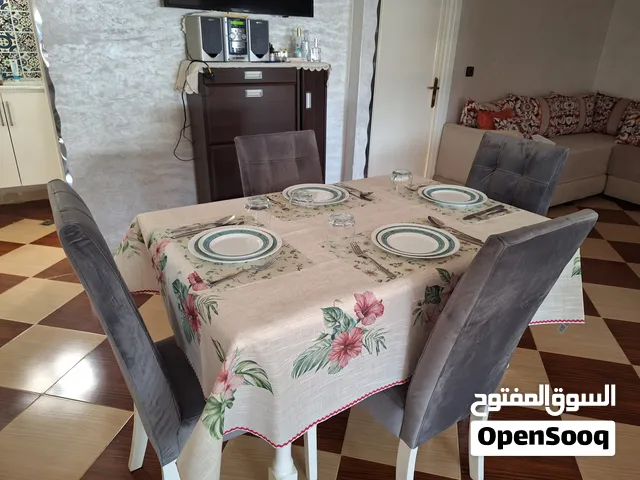 طاولة طعام