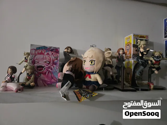 مجسمات انمي ماي هيرو وبطاقات بوكيمون ومجسمات godzilla وقرص god of war 2 اصلي نسخة platinum