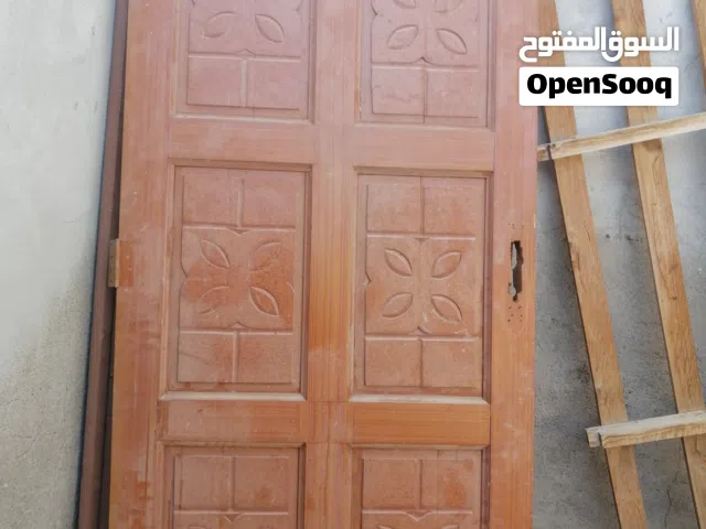 موجود باب واحد