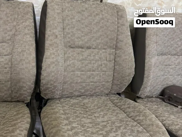 السلام عليكم. يوجد قطع غيار لاندكروزر شاص وستيشن كراسي داخليه ويوجد باب هيلوكس جديد أصفار لونه ابيض
