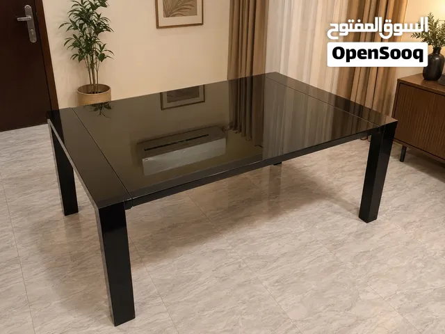 طاولة طعام او مكتب