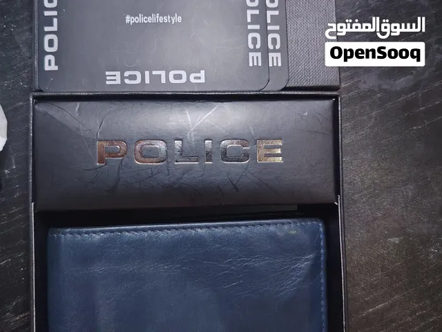 محفظه police جلد طبيعي متوصط /صغير  مستعلمه اللون بلو نيفي بحاله جيده