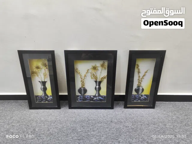 لوحات ديكور عدد ثلاثه ورفوف سداسيه جداريه عدد ثلاثه