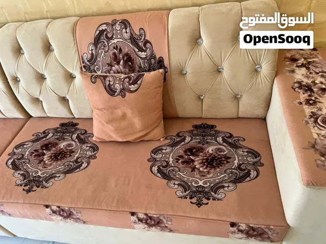كنب جلوس نظيف جدا جدا ...بسعر مغري