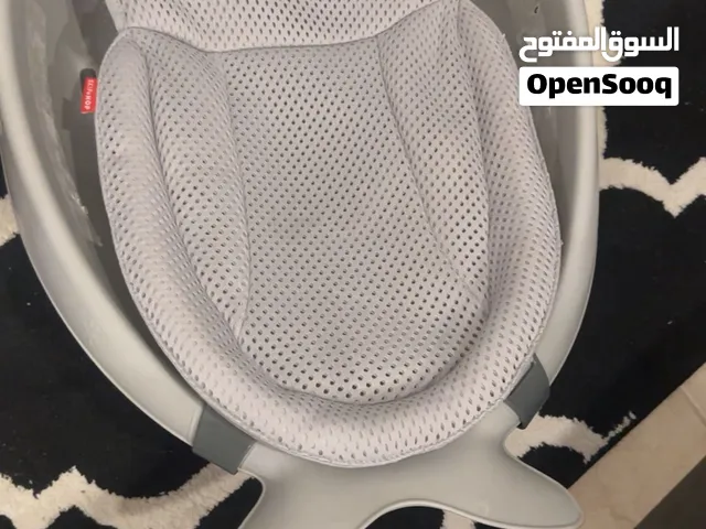 للبيع كرسي مع حوض وحظانه ودراجة
