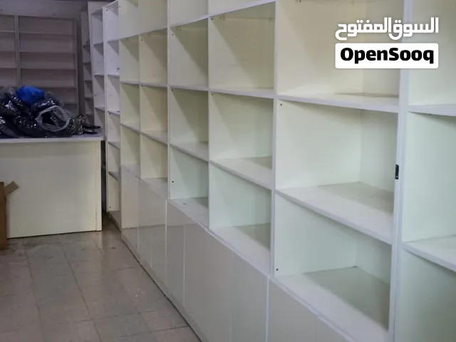 اثاث محل بيع ملابس
