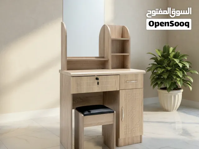 طاولة زينة (تسريحة) كلاسيكية مع مرآة وكرسي