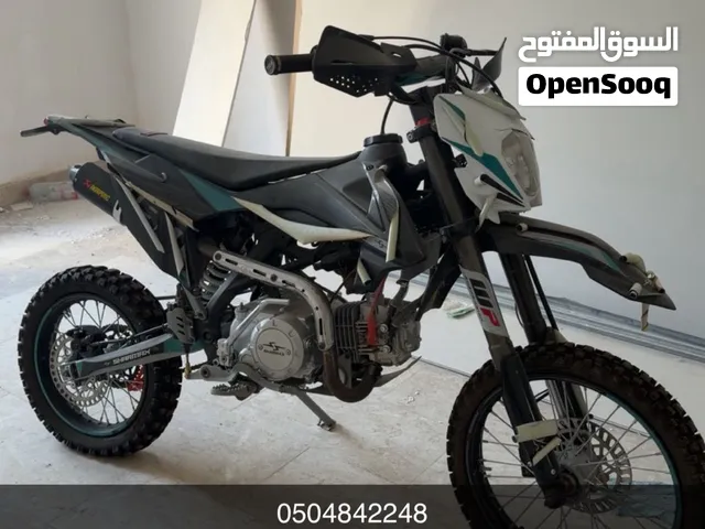 دراجه عليها ضمان 3 سنين علا المكينه و القير و الشاصي شلها الوكاله وسرفسها بلاش استخدمتها اسبوعين