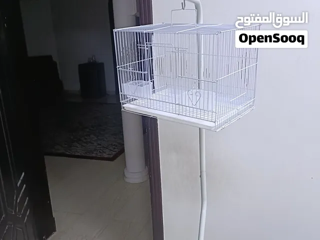 قفص مع حامل