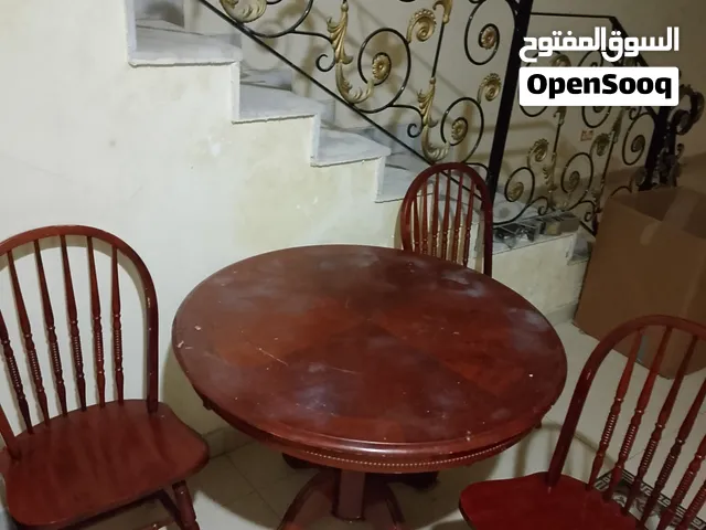 طاولة ممتازة مع كراسي