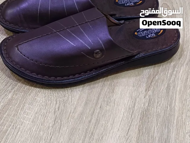شحاطات واحذيه استيراد من تركيا اصليه الشحاطات الوان اسود وصحراوي وجوزي طوخ. والاحذيه ابيض واسود